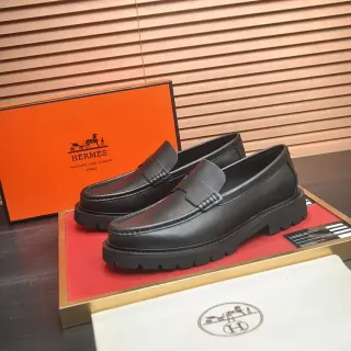 Hermès Oran Mocassim de Couro Preto com Correia Penny