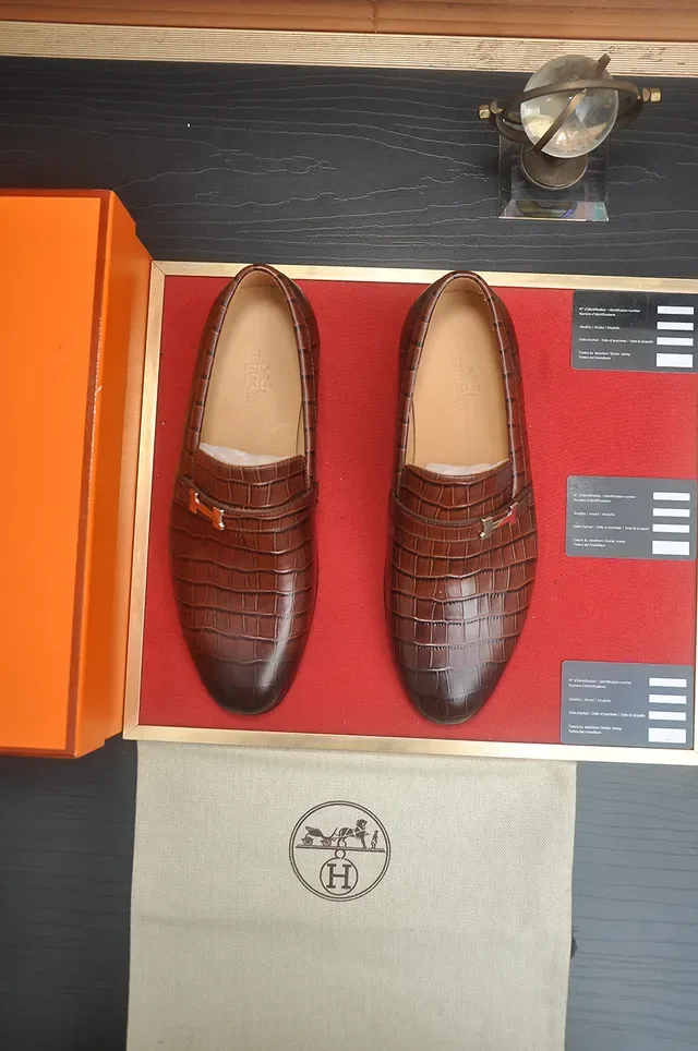 Hermès Oran Mocassim Marrom Couro com estampagem de crocodilo Cinto com fivela H Prata 5