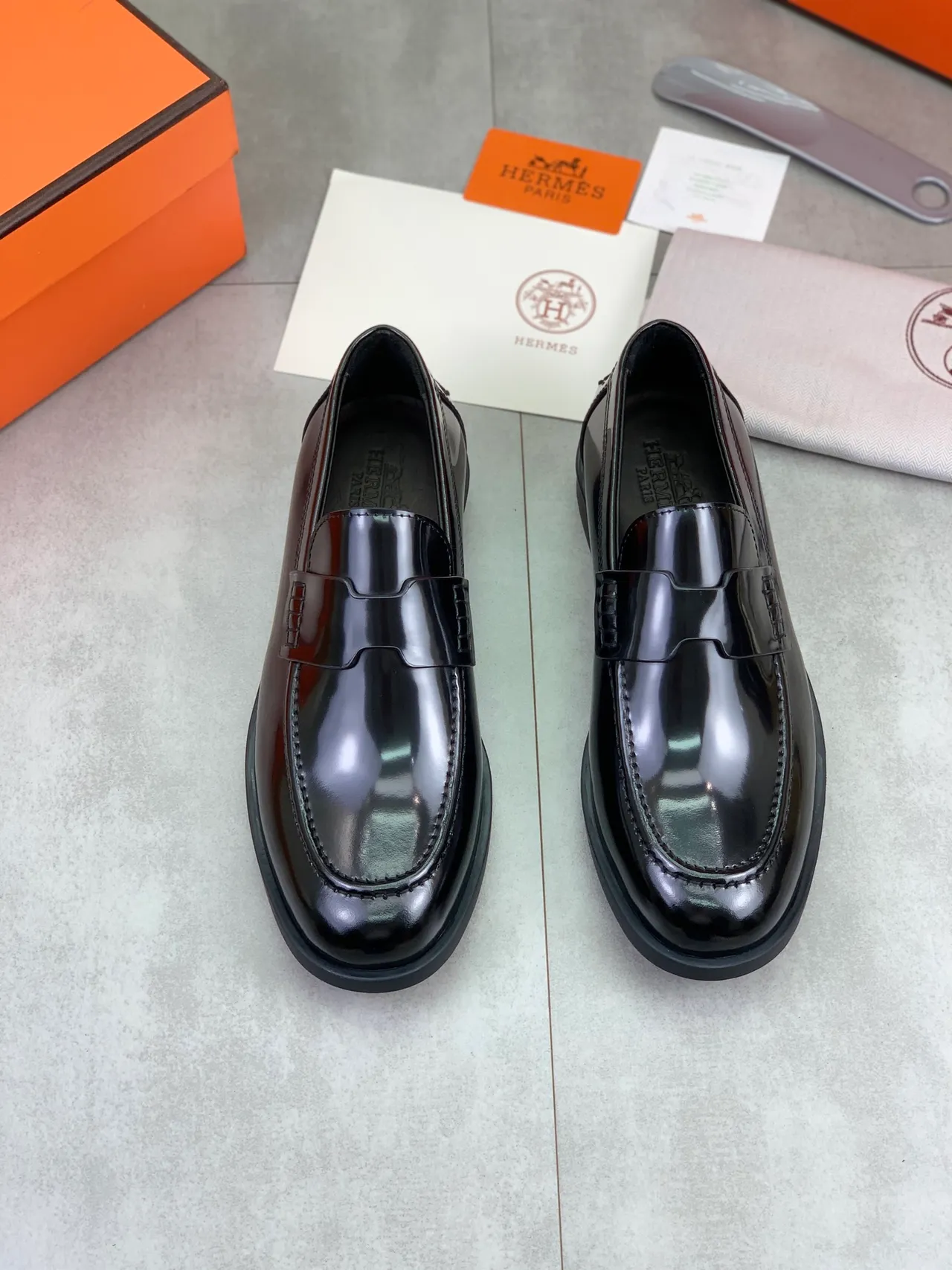Hermès Oran Loafer loafers de couro patentado preto 5