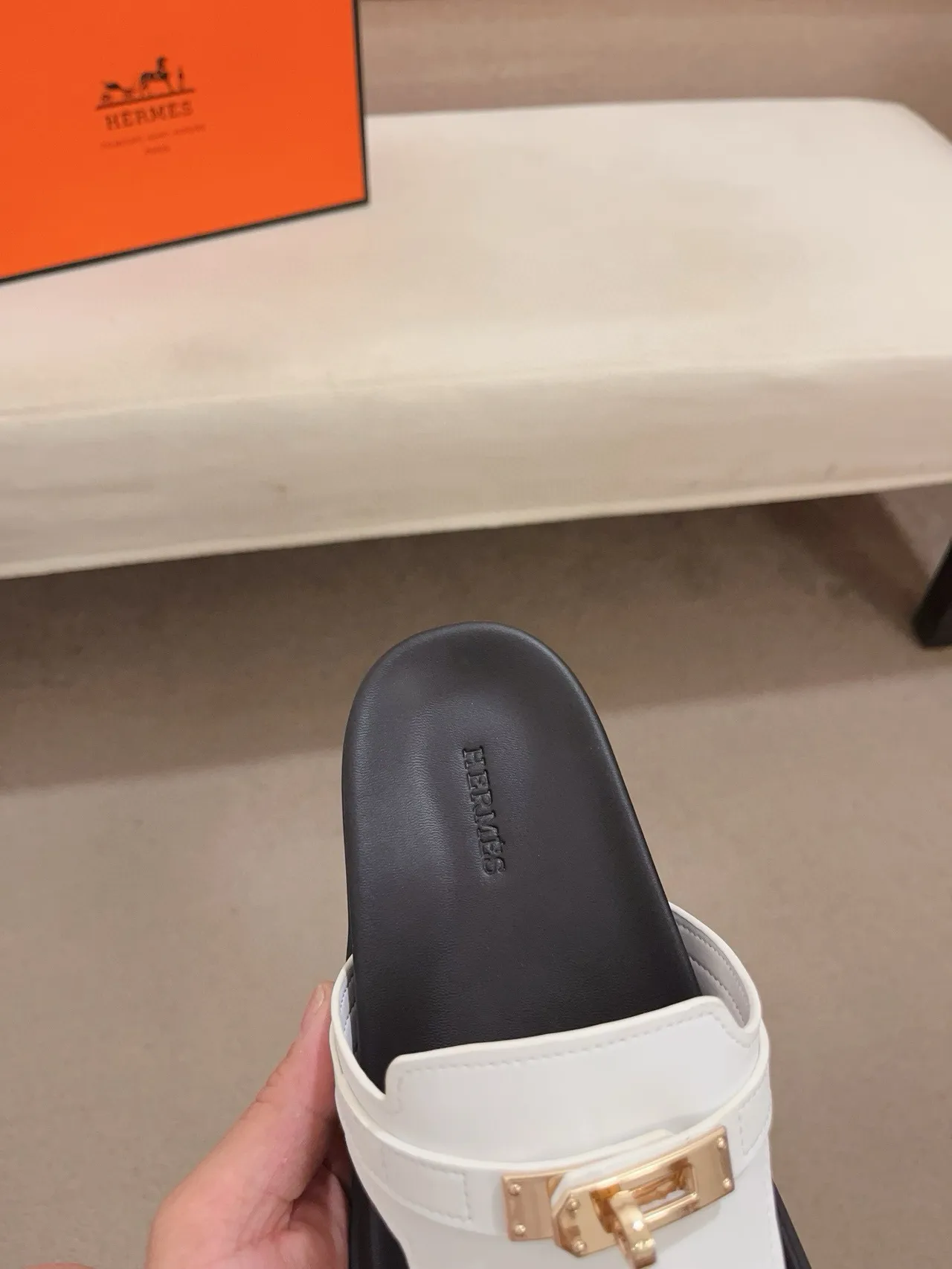 Hermès Oran Sandal Cuir Blanc Noir Lanière T Doré H-Link Hardware Sandales 3