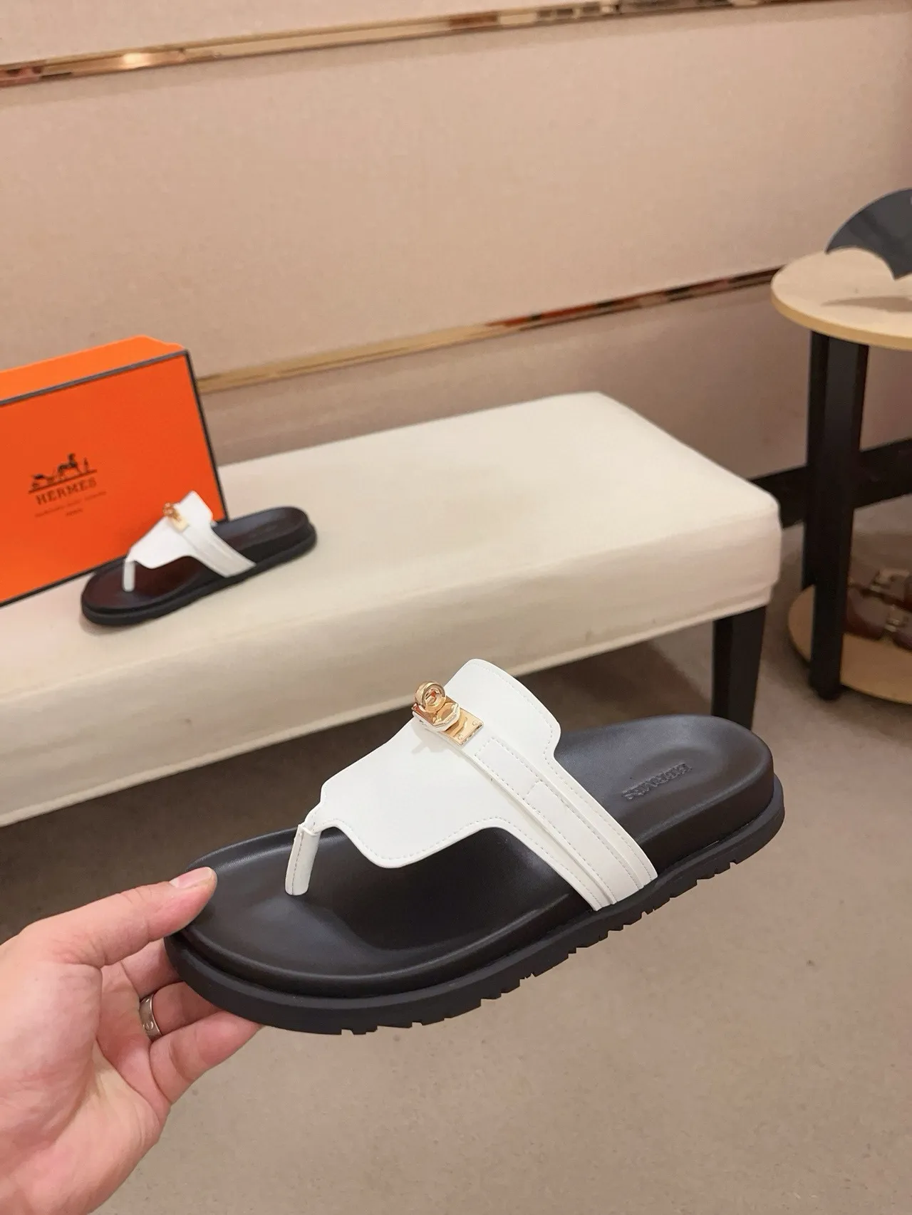 Hermès Oran Sandal Cuir Blanc Noir Lanière T Doré H-Link Hardware Sandales 4