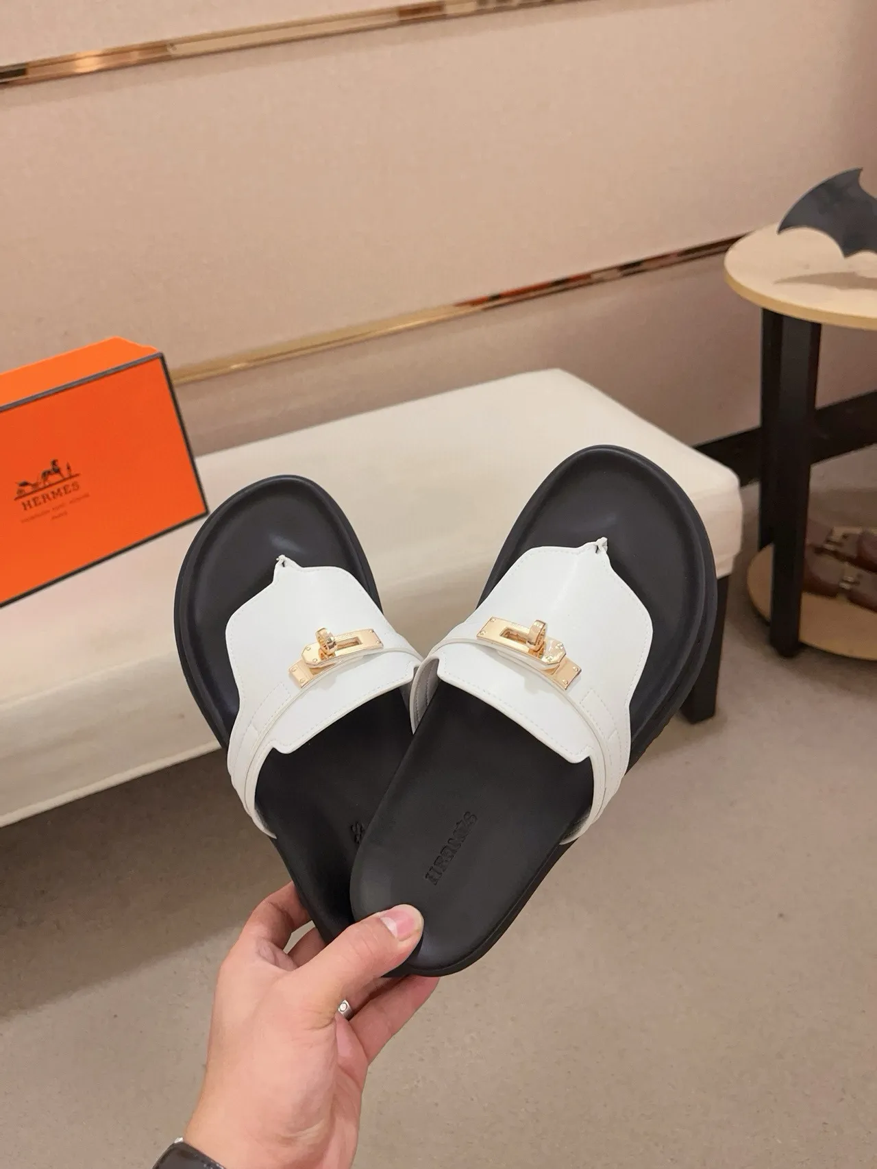 Hermès Oran Sandal Cuir Blanc Noir Lanière T Doré H-Link Hardware Sandales 6