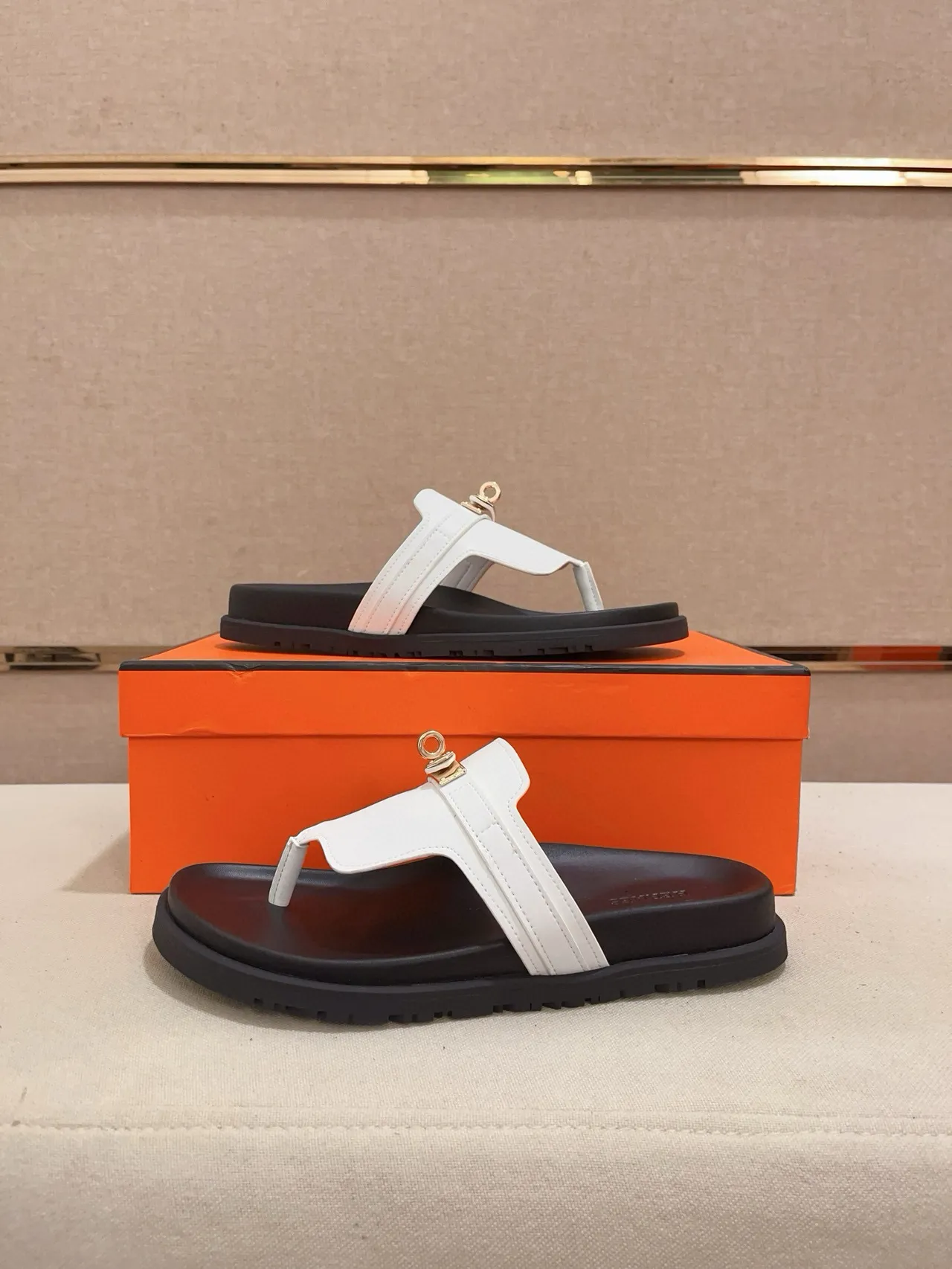 Hermès Oran Sandal Cuir Blanc Noir Lanière T Doré H-Link Hardware Sandales 7