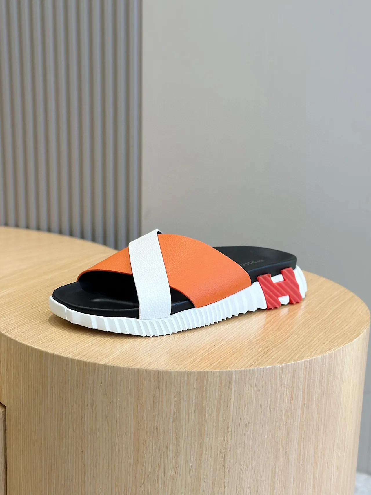 Hermès Oran Slide Sandales en cuir orange et blanc 2