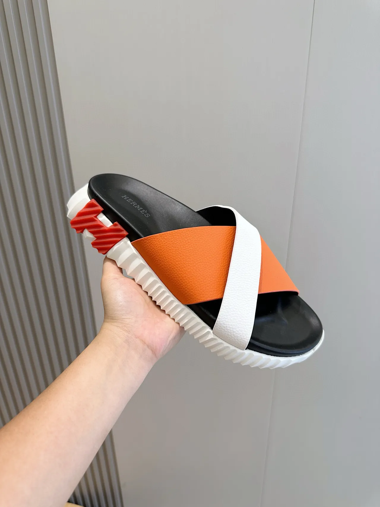 Hermès Oran Slide Sandales en cuir orange et blanc 5