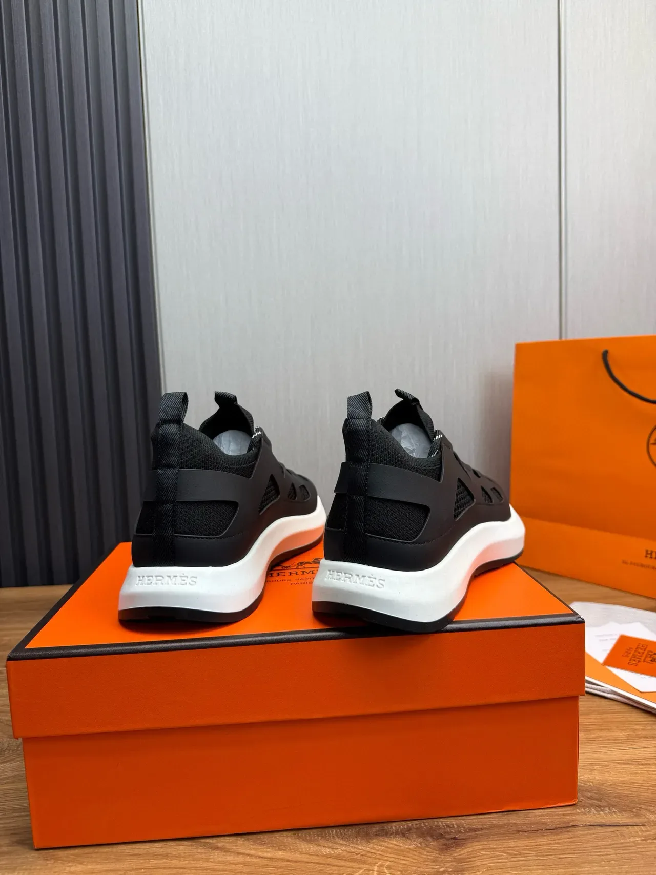 Hermès Oran Sneaker Noir et Blanc Sneakers Lifestyle 3