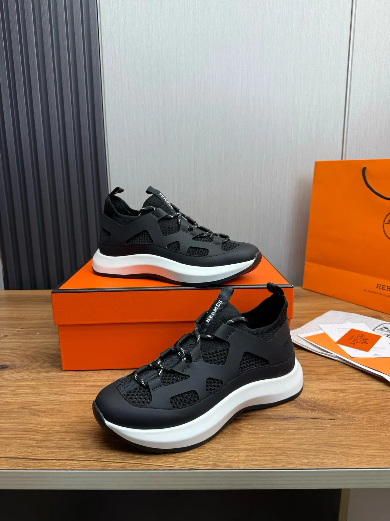 Hermès Oran Sneaker Noir et Blanc Sneakers Lifestyle 6