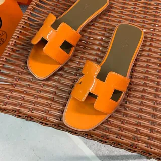 Hermès Orange Brown Glossy Patent Leather H-Shaped Strap Slippers