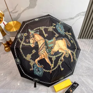 Hermès Parapluie কালো সোনা রেশম স্কার্ফ-প্রিন্টেড ঘোড়সওয়ার মোটিফ হ্যান্ডব্যাগ