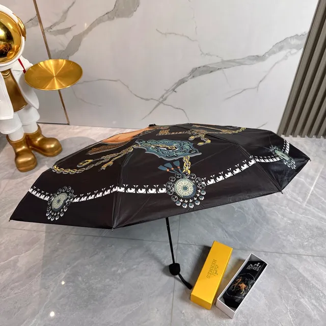 Hermès Parapluie Bolsa preta e dourada estampada com lenço de seda motivo equestre 3