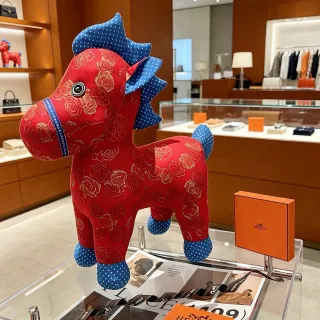 Hermès लाल नीল প্লাশ স্টাফড ঘোড়া জ্যাকুয়ার্ড গোলাপের প্যাটার্ন হ্যান্ডব্যাগ