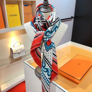 Hermès लाल बहुरंगी ज्यामितीय प्रिंट डबल-फेस्ड सिल्क स्कार्फ