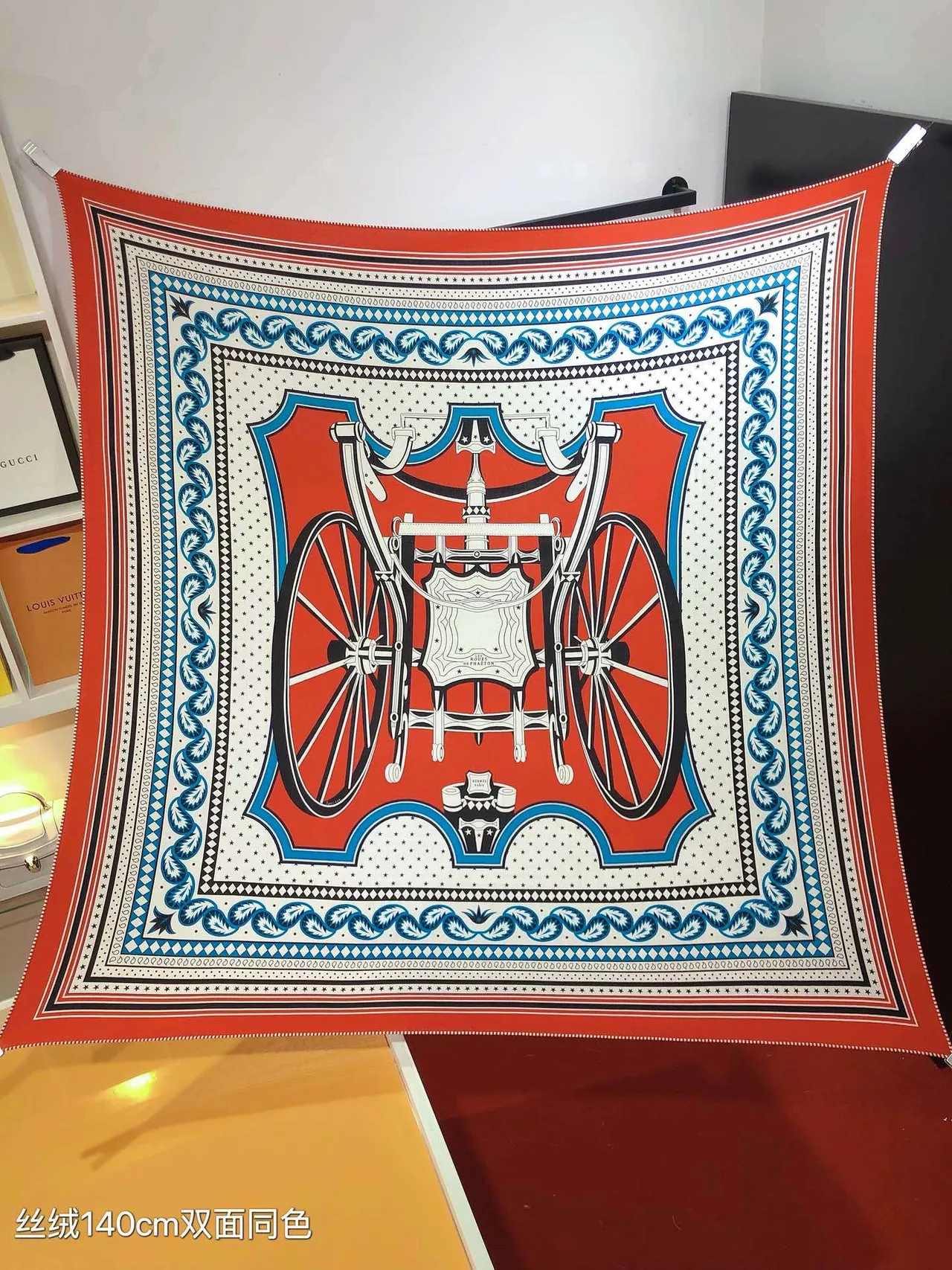 Hermès Pañuelo de Seda Rojo Multicolor Impresión Geométrica Doble Cara 5