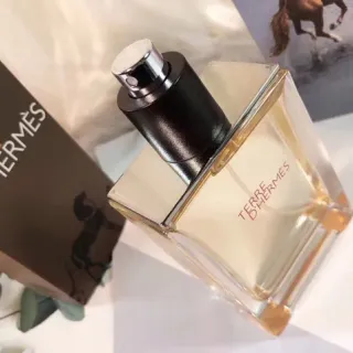 Hermès Terre Transparent Brown Square-Cut Glass Bottle Amber Liquid Perfume