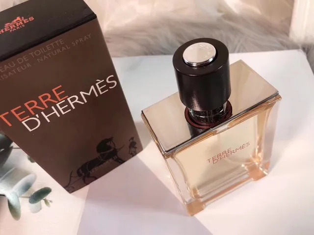 Hermès Terre Transparent Brown Square-Cut Glass Bottle Amber Liquid Perfume 3
