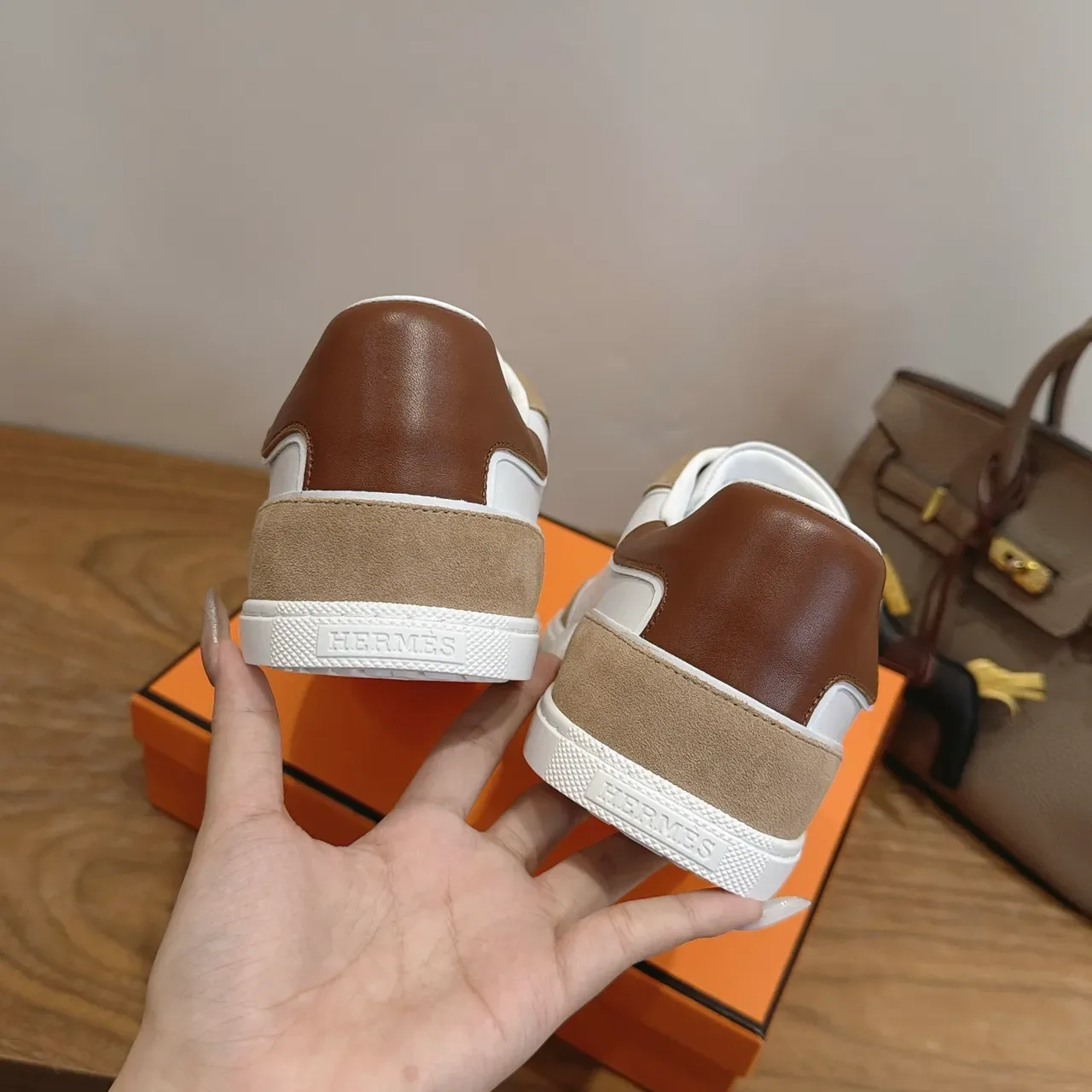 Hermès সাদা এবং বেইজ প্যানেলড চামড়া সুয়েড লাইফস্টাইল স্নিকার্স 2