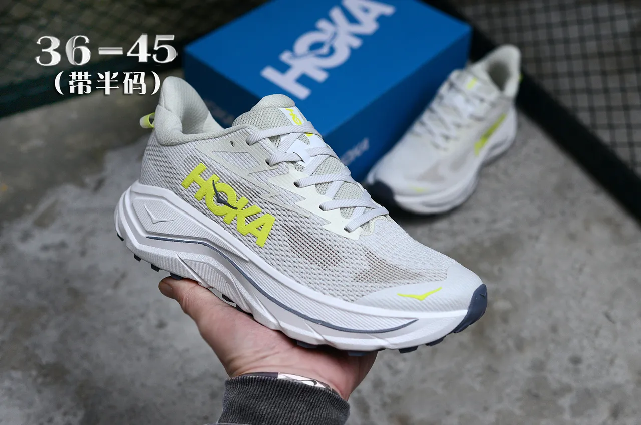 Hoka Clifton Blanc Jaune Tige en maille ingénierée Semelle intermédiaire sculptée épaisse Chaussures de course 3