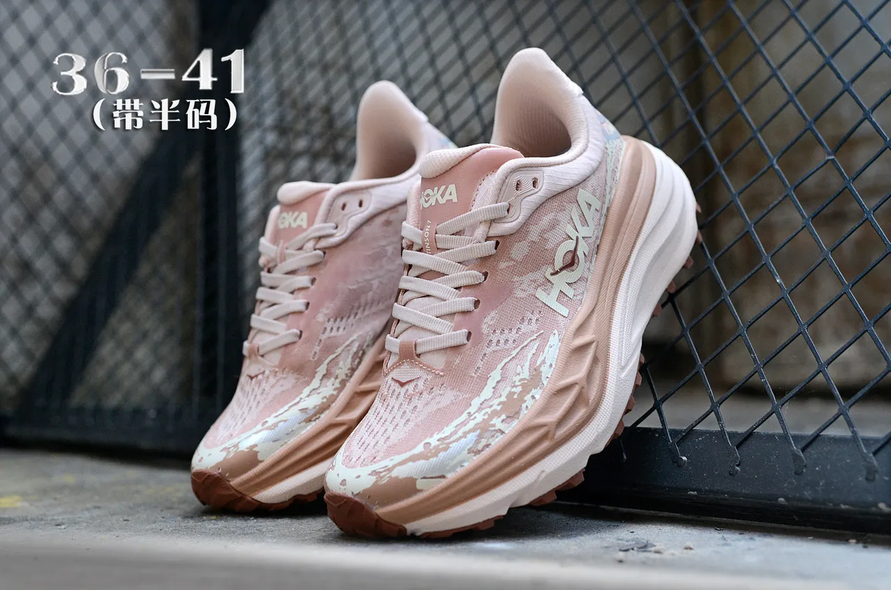 Hoka Rose Beige Chaussures De Running Avec Semelle Intermédiaire Épaissie Empilée Haut En Mesh Ingénierie 5
