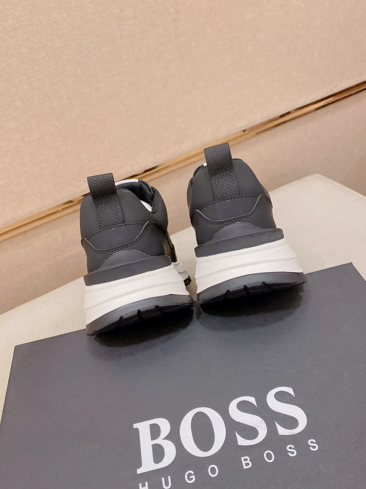 Hugo Boss Monogram Tênis Lifestyle Preto e Branco 8