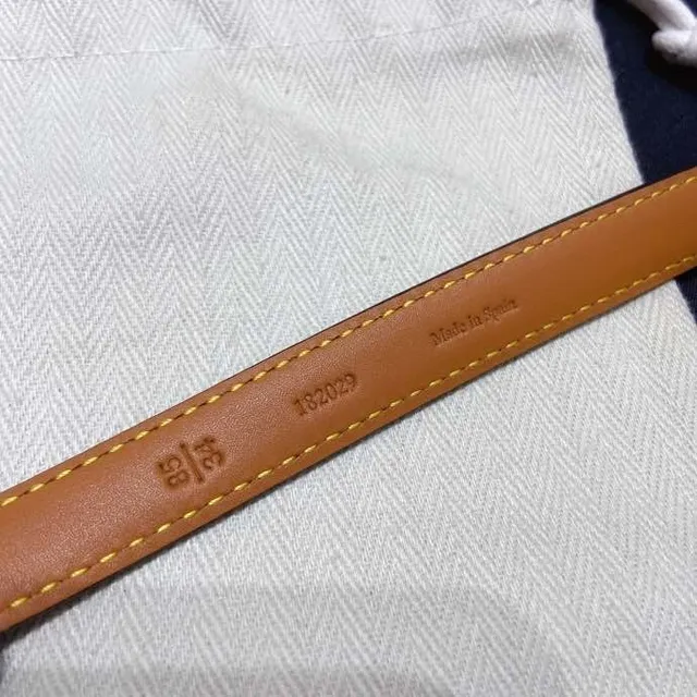 Ceinture Loewe Anagram Noir Doré Étroit Couture Blanche Contraste Cuir 5