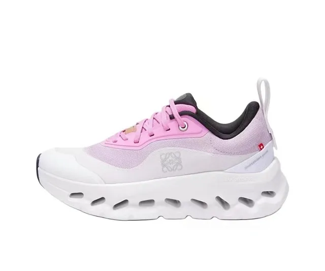 Loewe Anagram Run Blanc et Rose Suela Sculptée Ouverte Hexagonal Médiasol Découpes Baskets Chunky 2