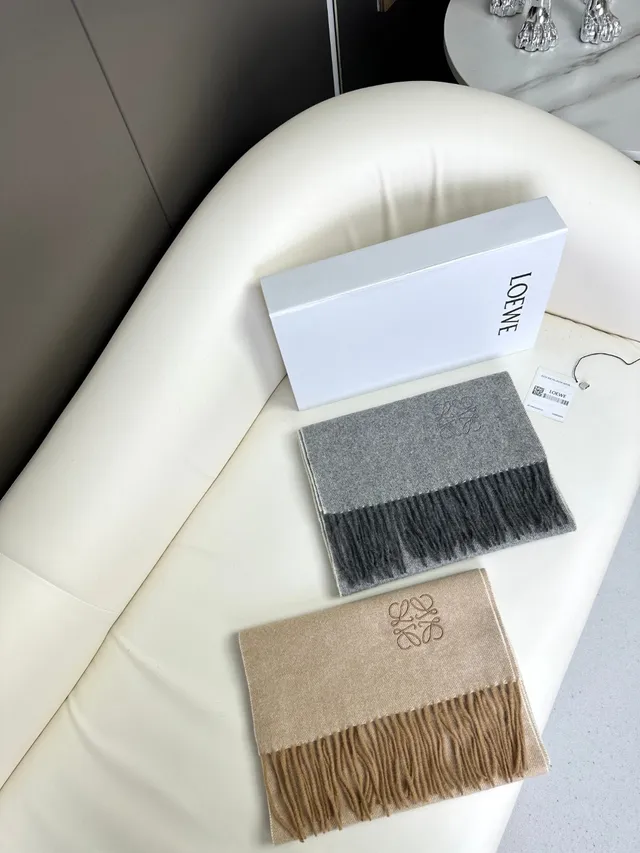 Loewe Ech Reykjavik Gris Tissage herringbone Brodé Motif anagrame Écharpe cachemire 4