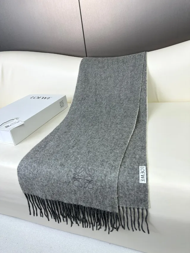 Loewe Ech Reykjavik Gris Tissage herringbone Brodé Motif anagrame Écharpe cachemire 7