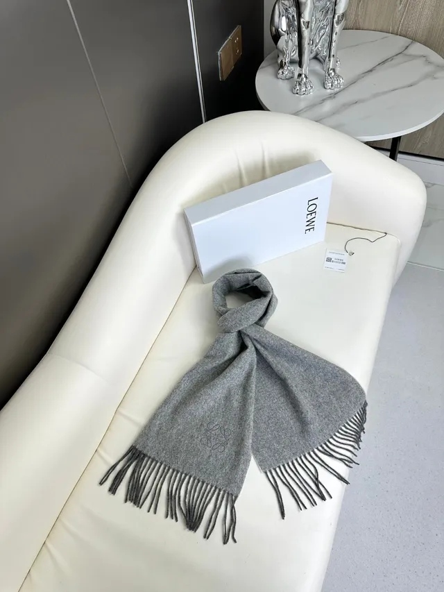 Loewe Ech Reykjavik Gris Tissage herringbone Brodé Motif anagrame Écharpe cachemire 8