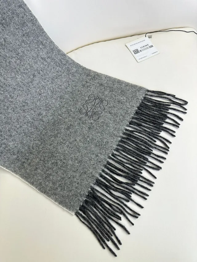 Loewe Ech Reykjavik Gris Tissage herringbone Brodé Motif anagrame Écharpe cachemire 9