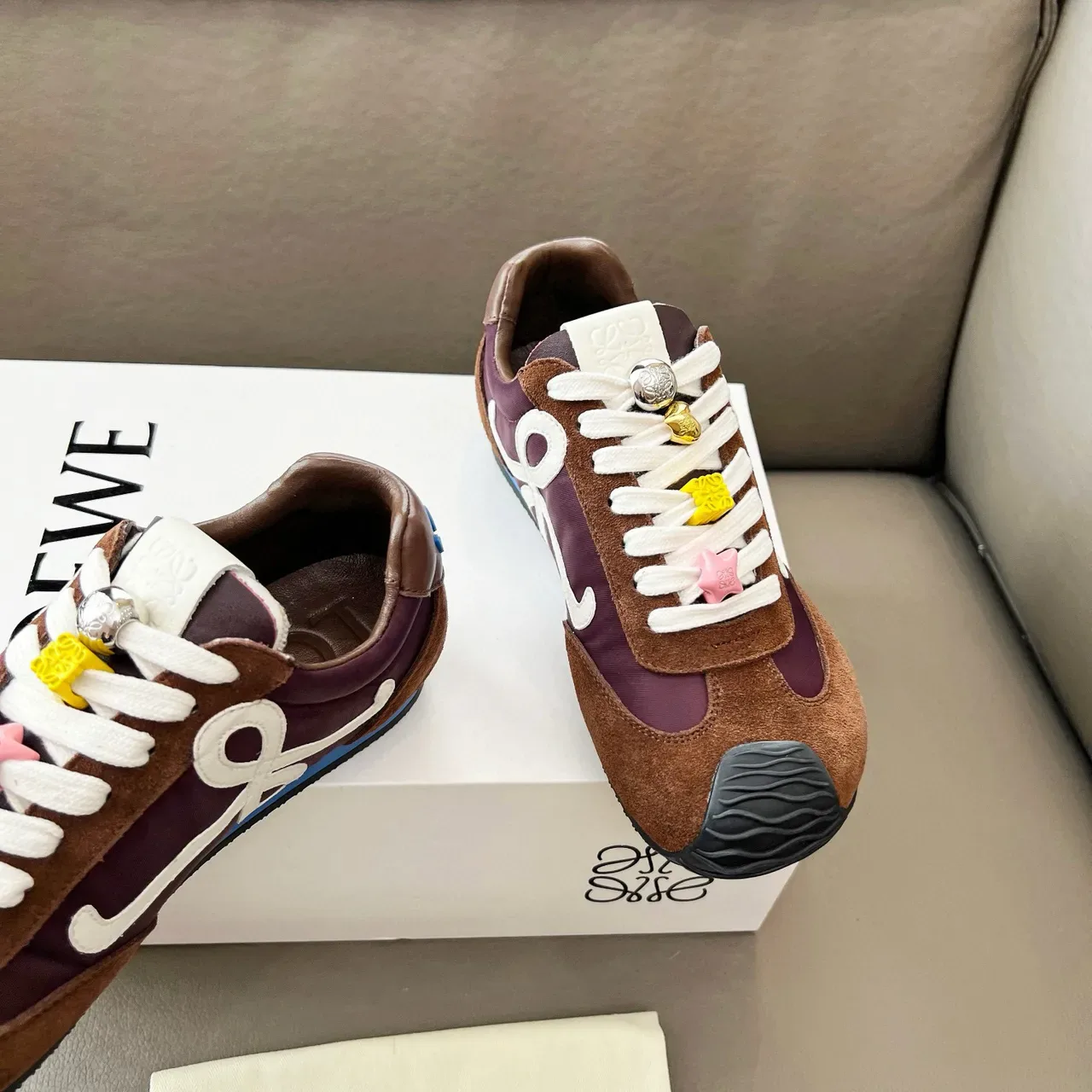 Loewe Flow Runner Brown Purple White chaussures lifestyle 3