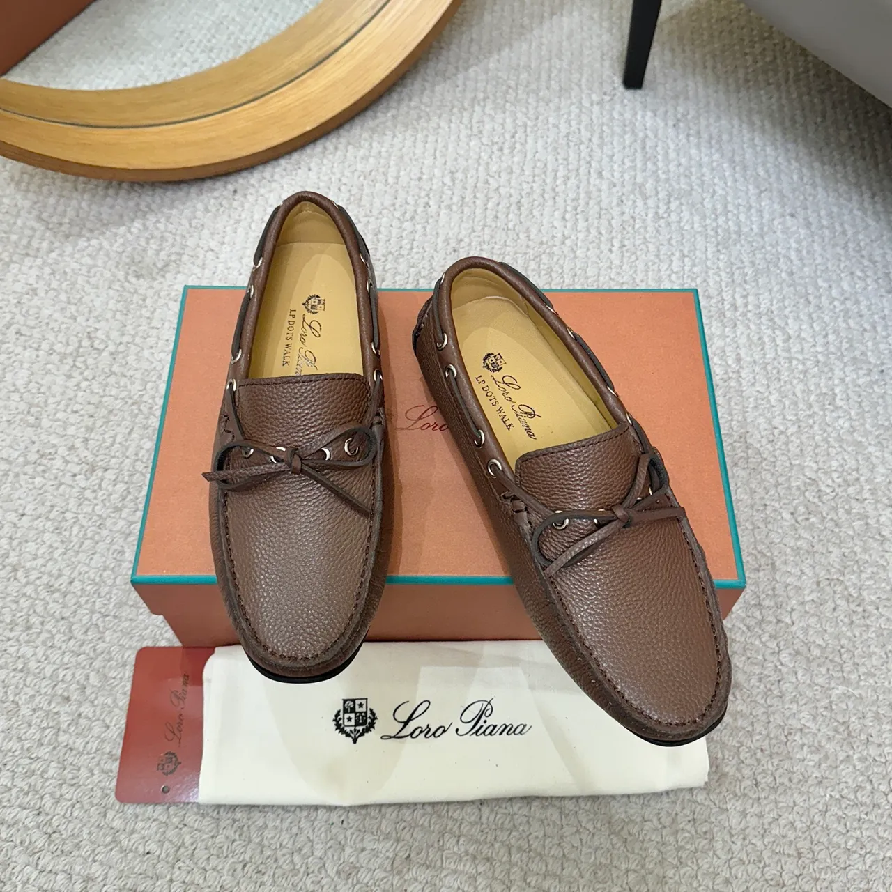 Loewe LP Dots Walk 棕色粒面皮革乐福鞋 2