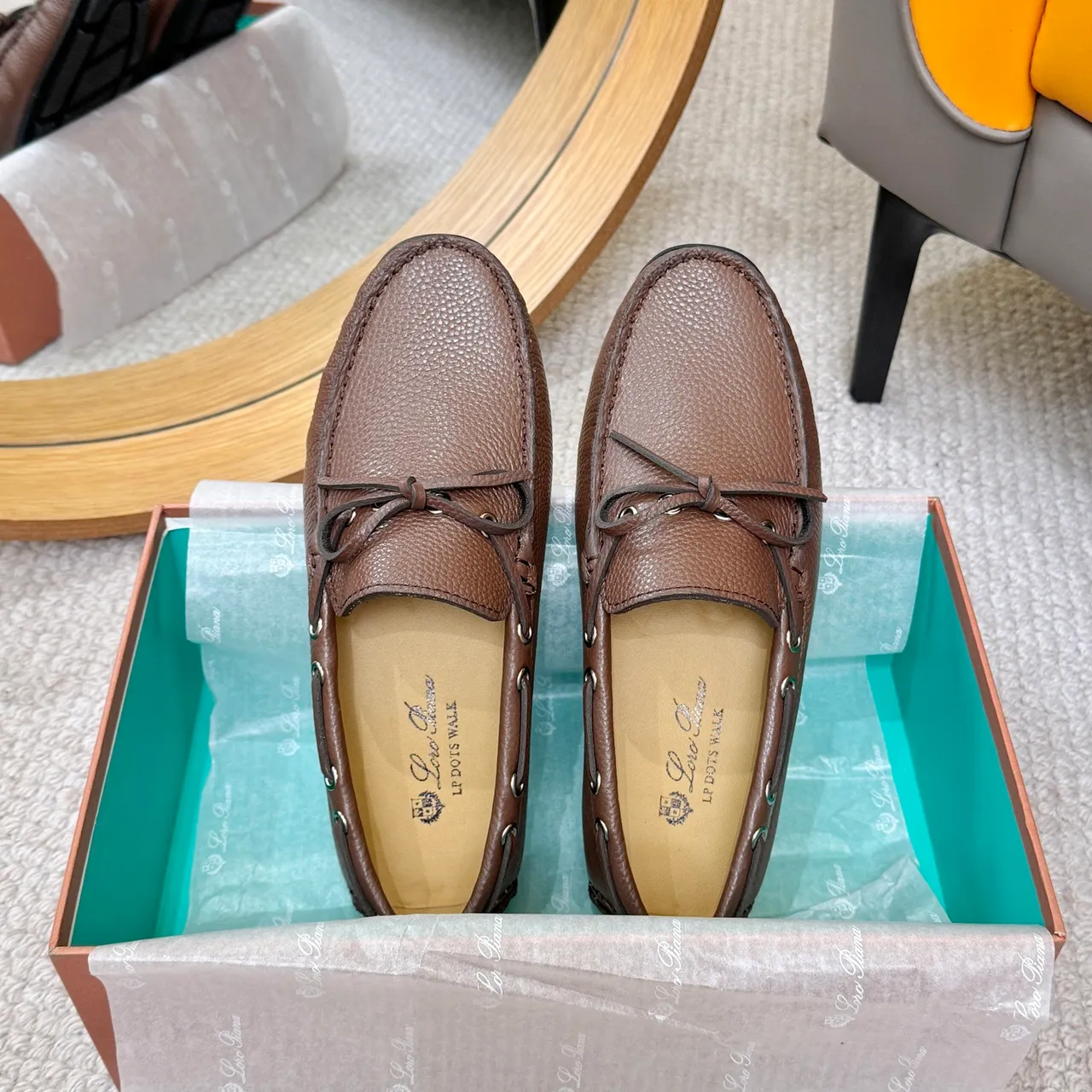 Loewe LP Dots Walk 棕色粒面皮革乐福鞋 3
