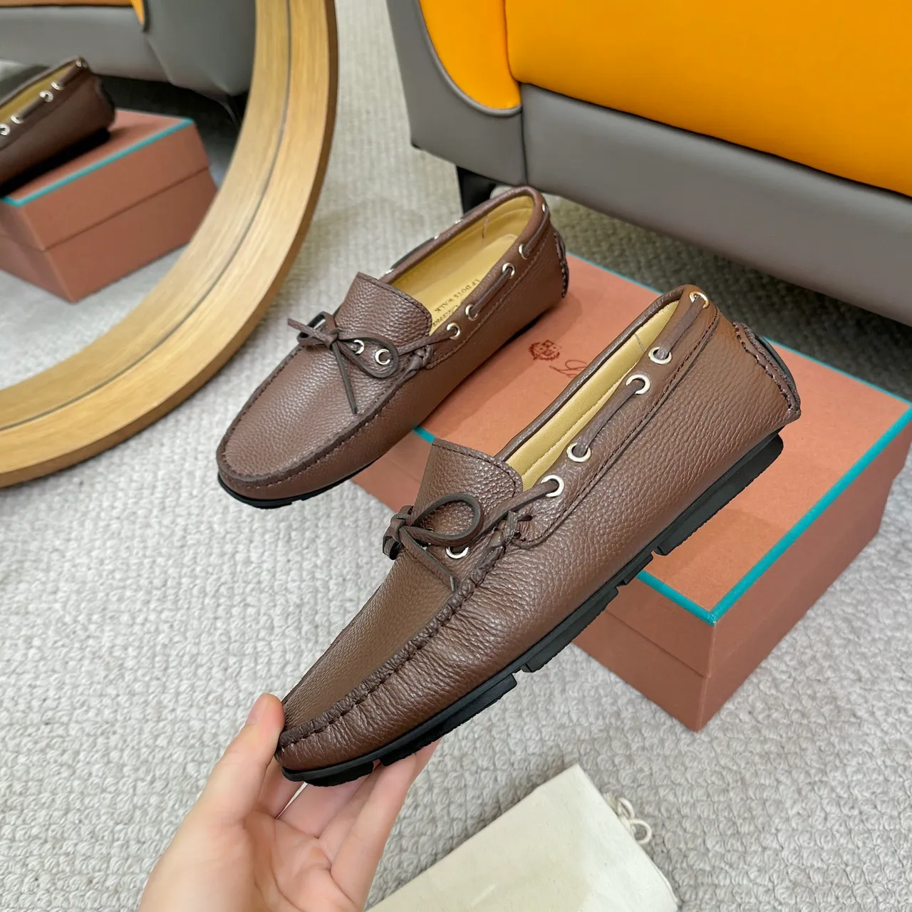Loewe LP Dots Walk 棕色粒面皮革乐福鞋 5