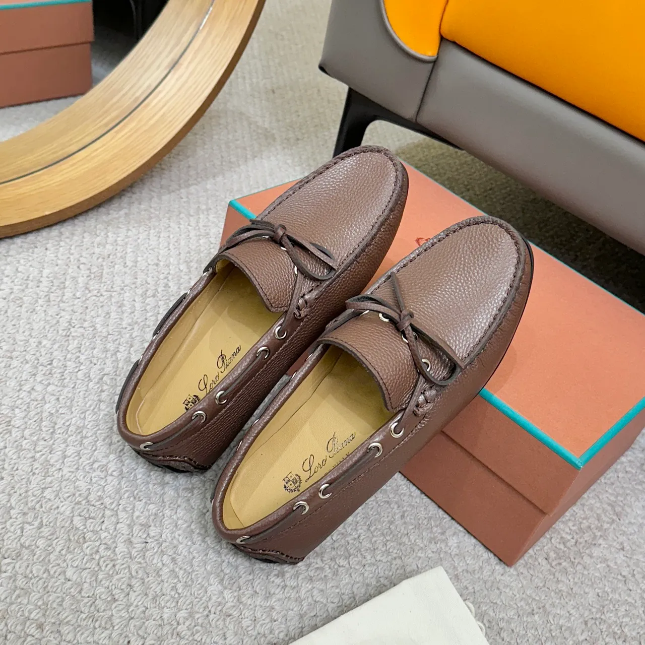 Loewe LP Dots Walk 棕色粒面皮革乐福鞋 8