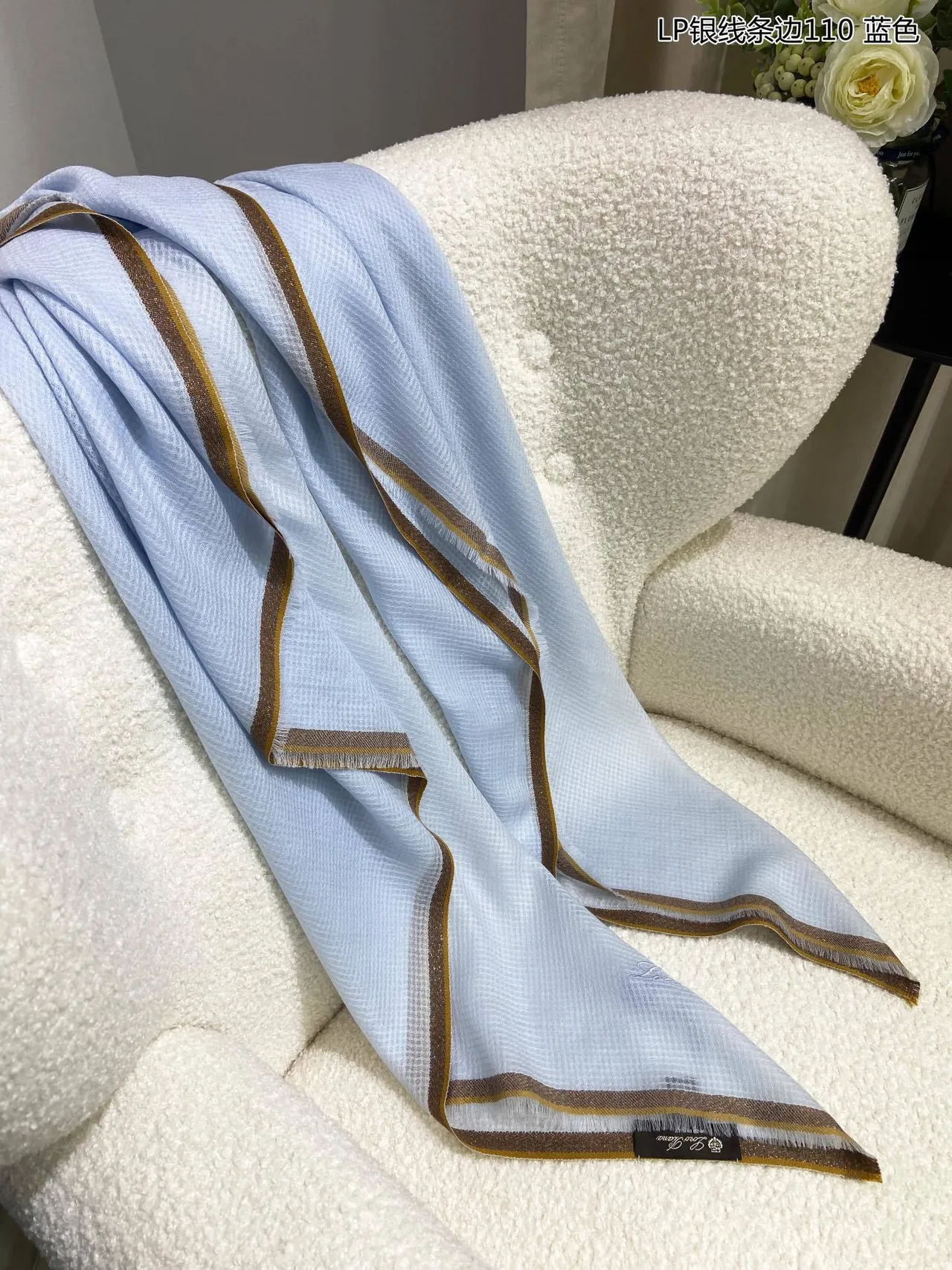 Loro Piana Blue Gold Tissage Léger Broderie Script de Marque Écharpe en Cachemire 9