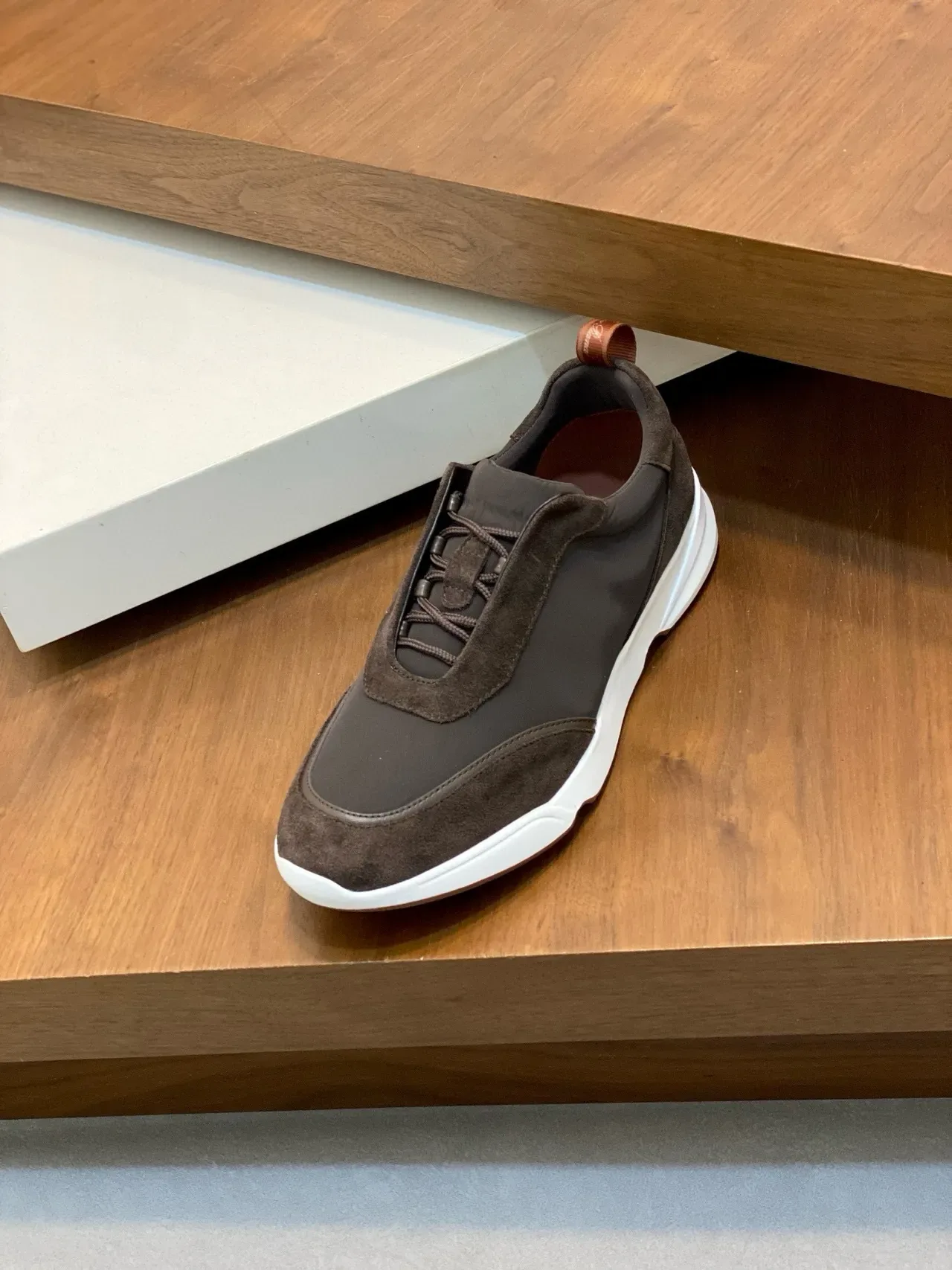 Loro Piana Tênis Lifestyle de Camurça Marrom e Preto Slip-On 6