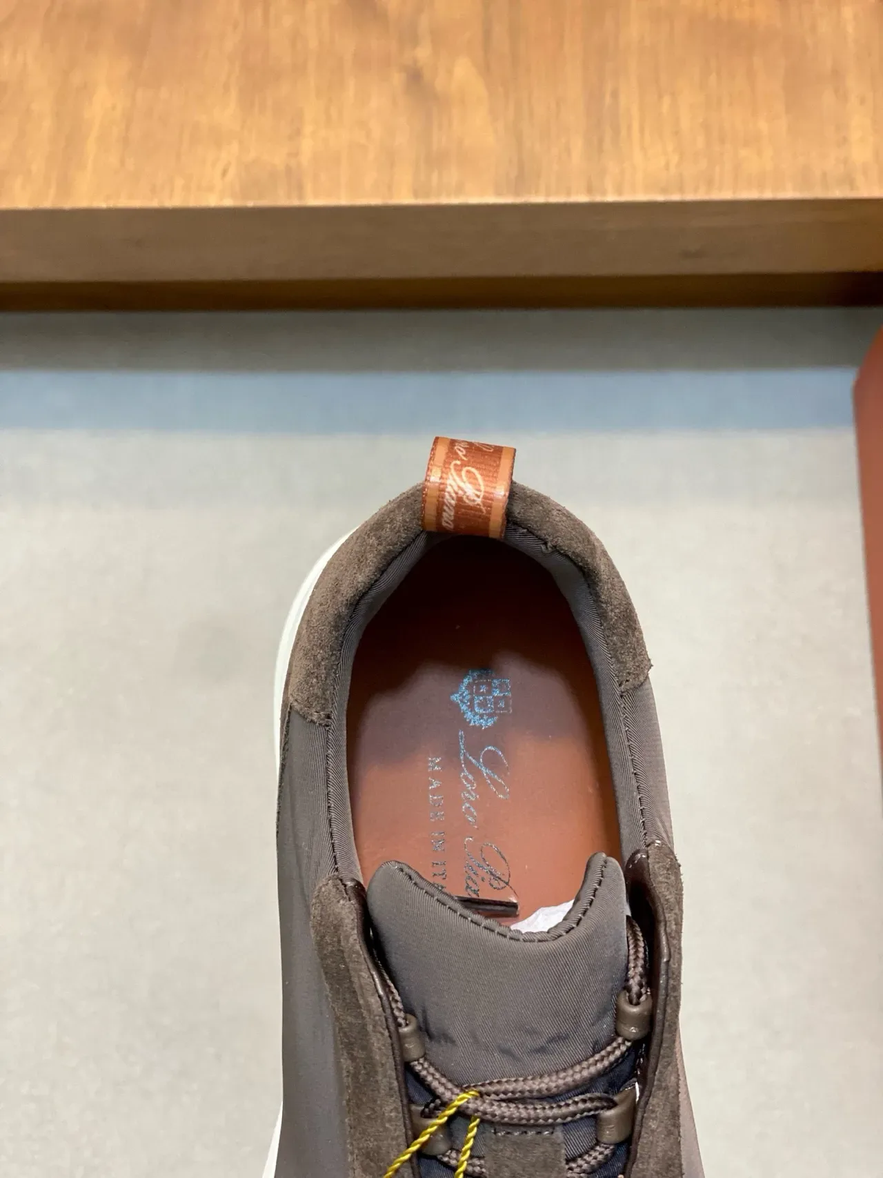 Loro Piana Tênis Lifestyle de Camurça Marrom e Preto Slip-On 7