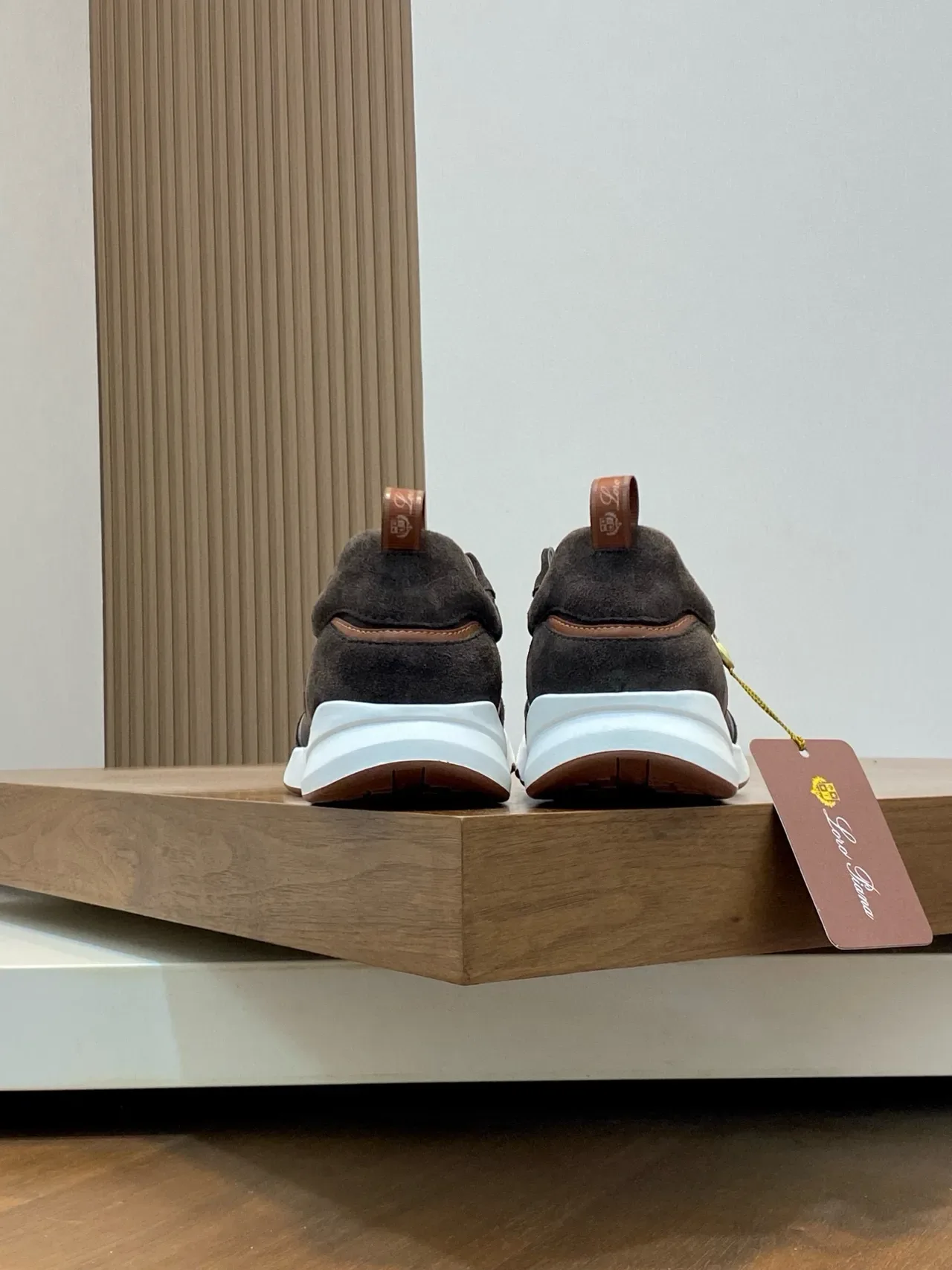 Loro Piana Tênis Lifestyle de Camurça Marrom e Preto Slip-On 8