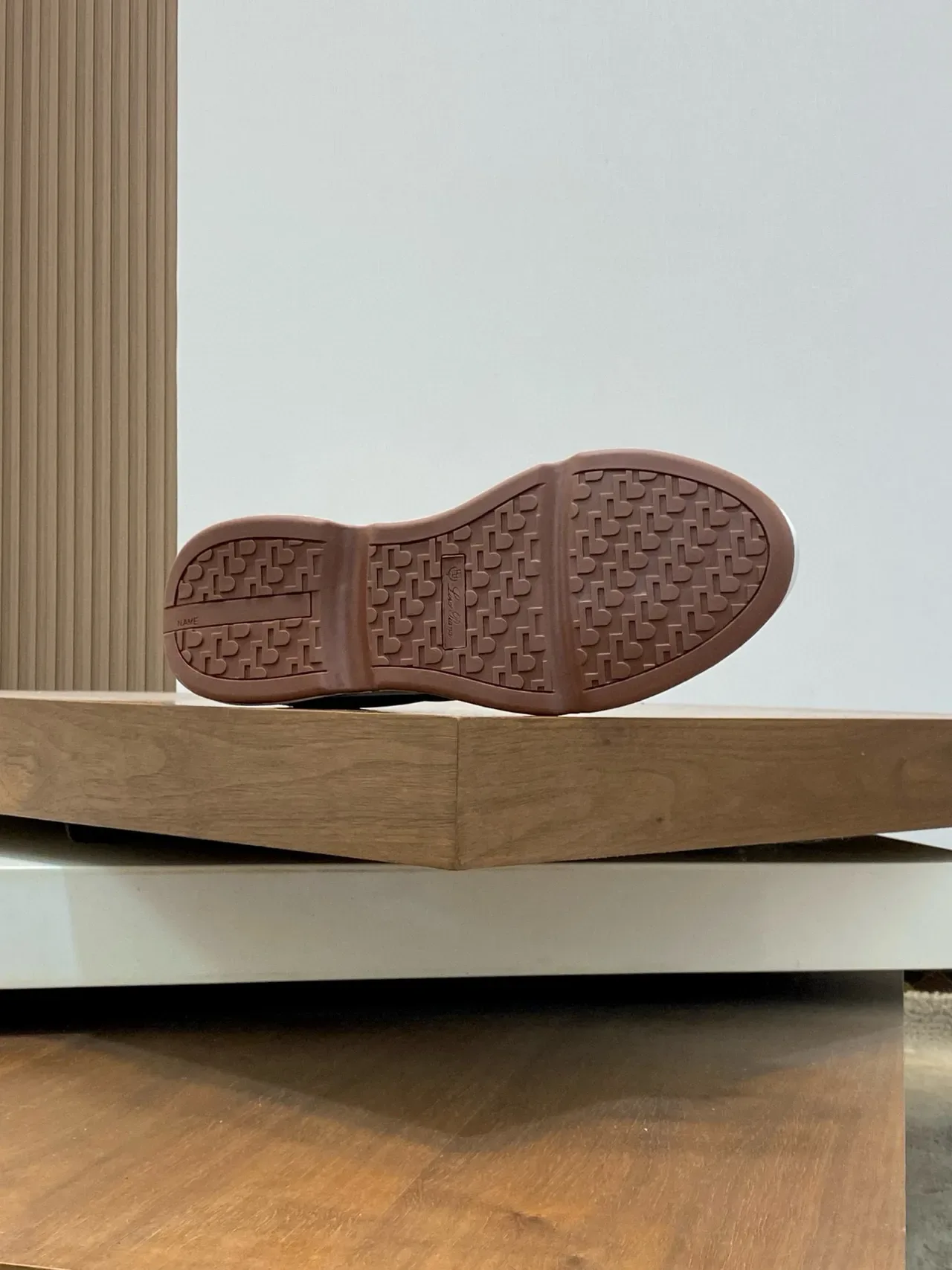 Loro Piana Tênis Lifestyle de Camurça Marrom e Preto Slip-On 9