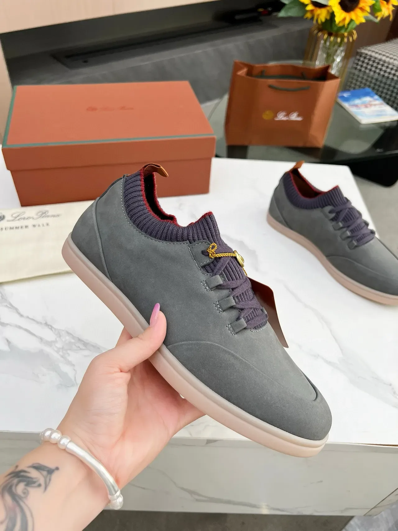 Loro Piana Chaussures Lifestyle en Daim Gris à Col Tricot 2
