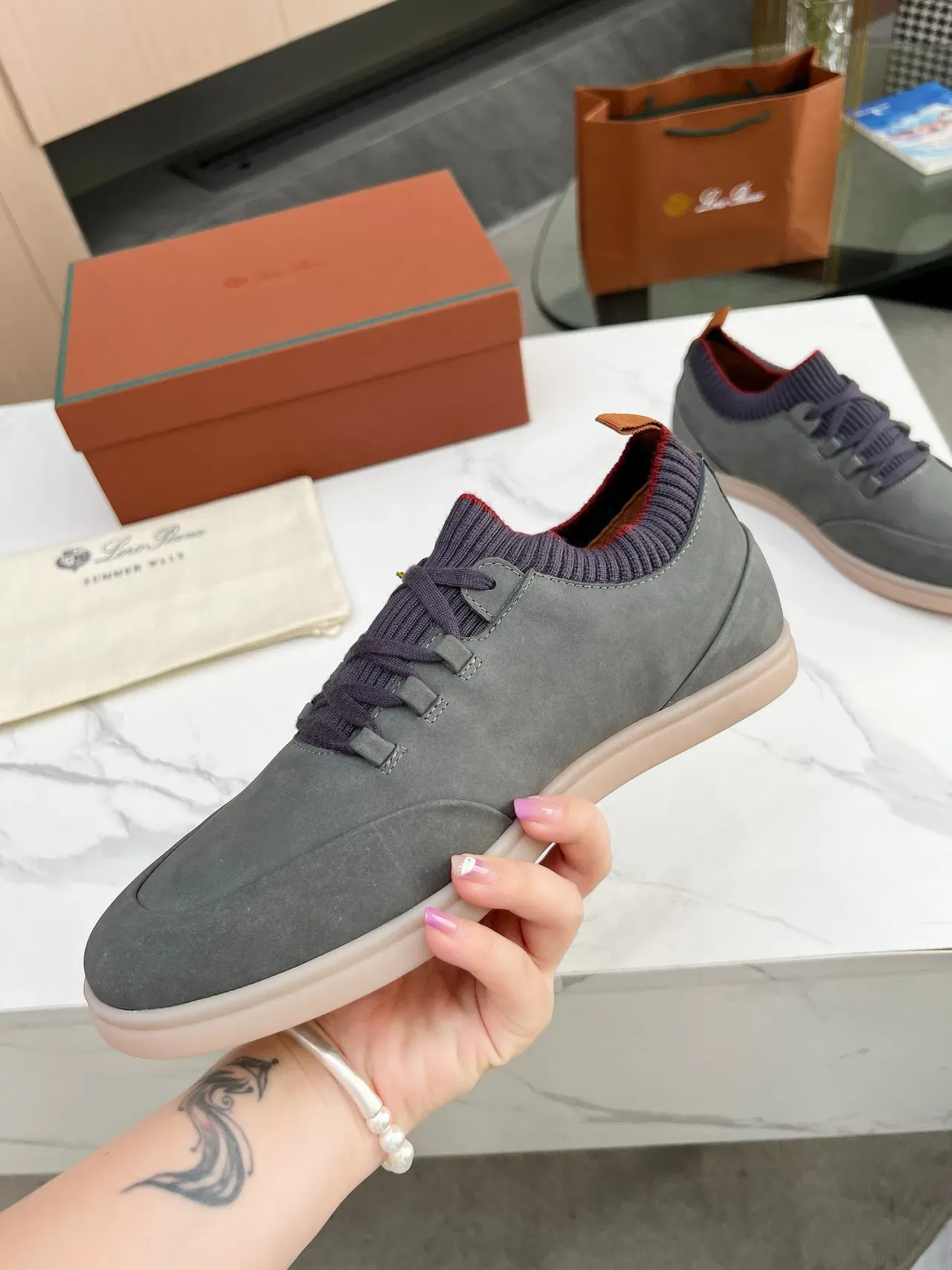 Loro Piana Chaussures Lifestyle en Daim Gris à Col Tricot 3