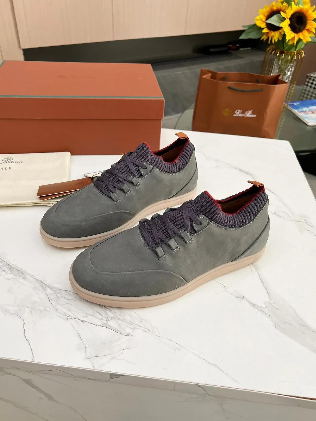 Loro Piana Chaussures Lifestyle en Daim Gris à Col Tricot 5