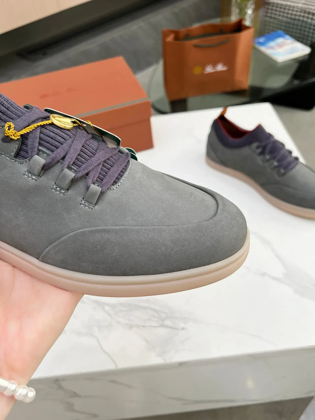 Loro Piana Chaussures Lifestyle en Daim Gris à Col Tricot 7