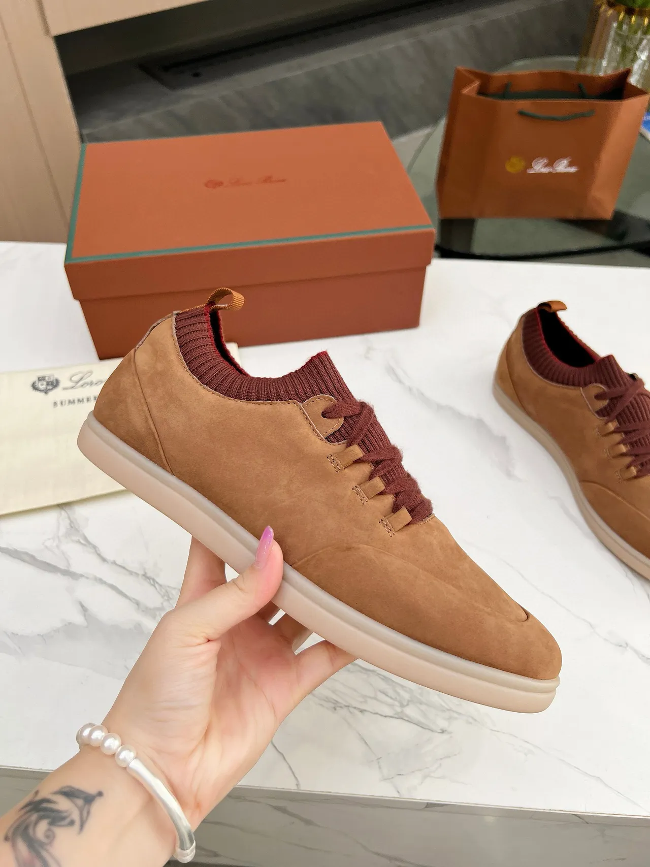 Loro Piana Chaussures Casuales en Daim Tan et Col Tricoté Bordeaux 2