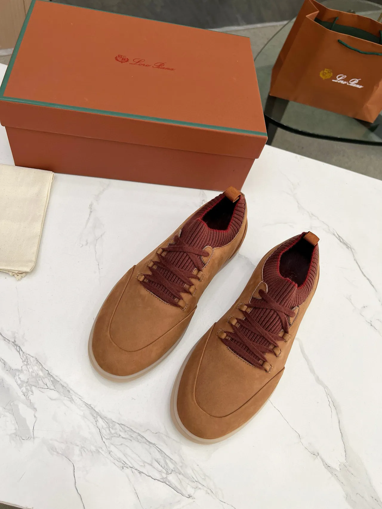 Loro Piana Chaussures Casuales en Daim Tan et Col Tricoté Bordeaux 4