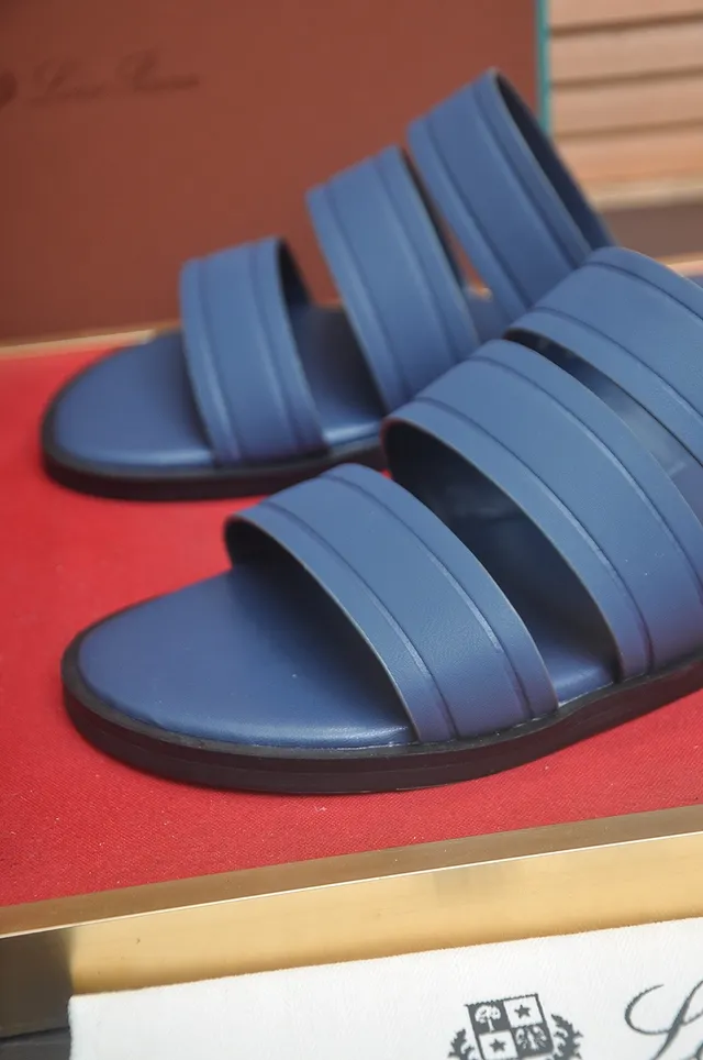 Loro Piana Sandales à trois brides Bleu Noir Semelle moulée Casual 9