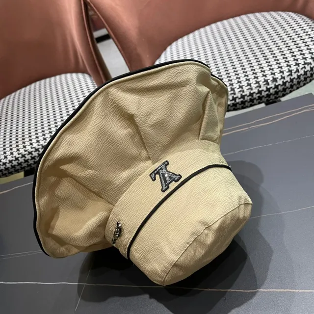 Louis Vuitton Beige Noir Borde Plissé Couronne Structurée Chapeau Seau 3