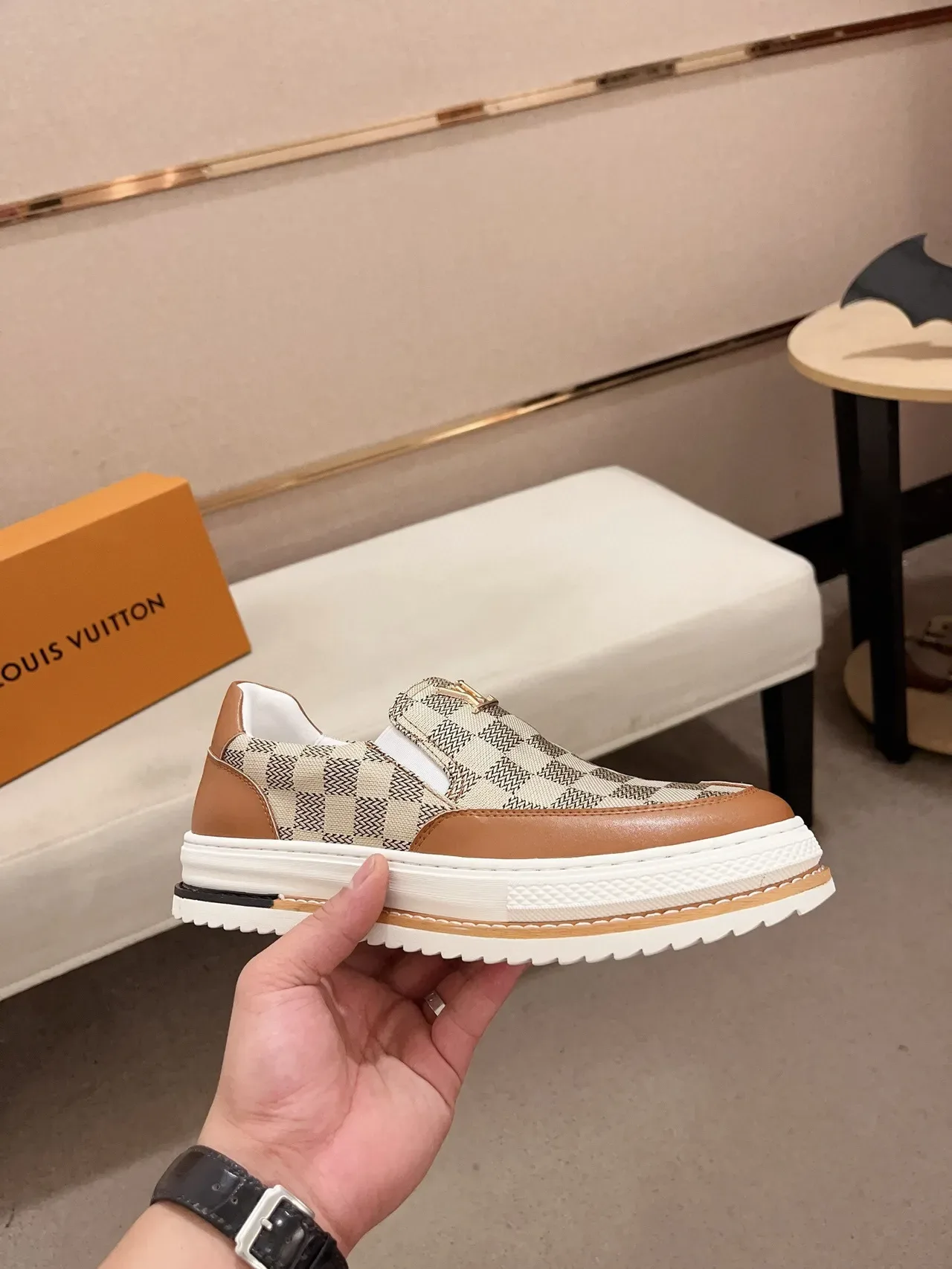 Louis Vuitton Beige Brown Slip-On Chaussures Lifestyle en Toile Monogram 4