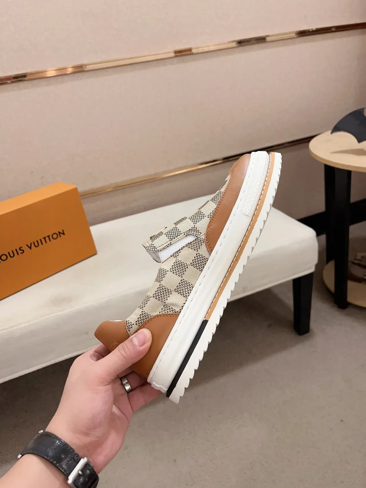 Louis Vuitton Beige Brown Slip-On Chaussures Lifestyle en Toile Monogram 5