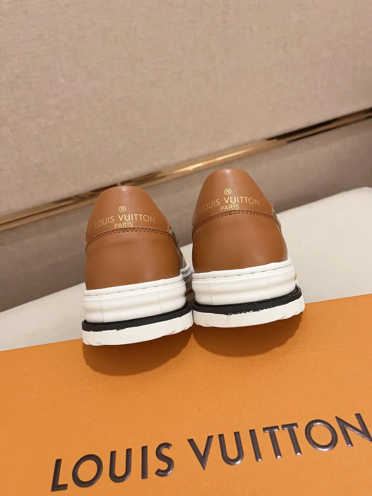 Louis Vuitton Beige Brown Slip-On Chaussures Lifestyle en Toile Monogram 8